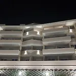 Middle Town Palace 호텔