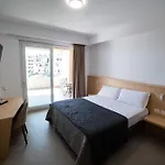 Middle Town Palace 호텔 트로페아