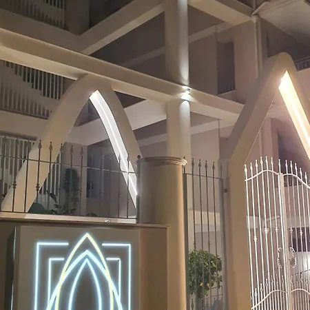 Middle Town Palace Ξενοδοχείο