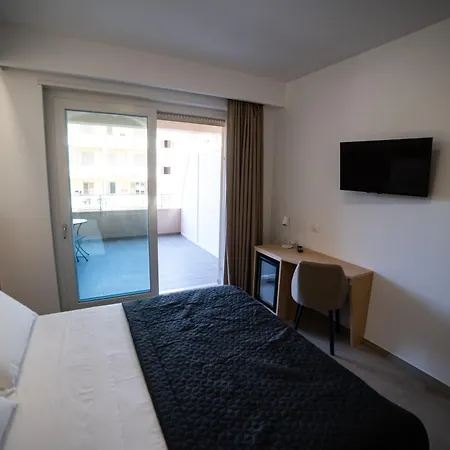 Middle Town Palace 트로페아