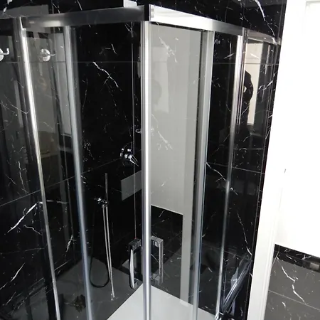 Middle Town Palace 트로페아