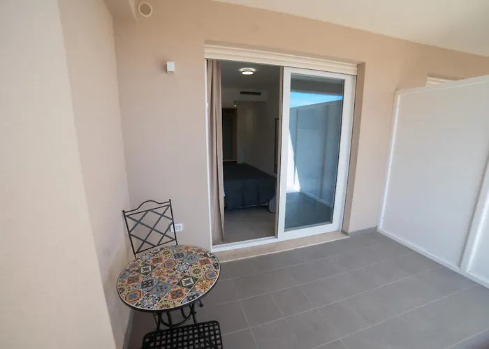 Middle Town Palace Hotell